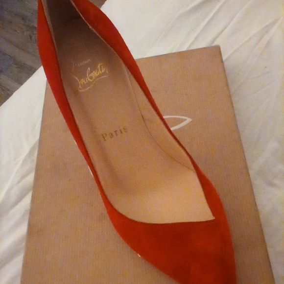 Christian Louboutin - Picture 3 of 8